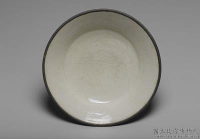 图片[3]-Plate with incised decoration of paired waterfowls in white glaze, Ding ware, Song dynasty (960-1279)-China Archive